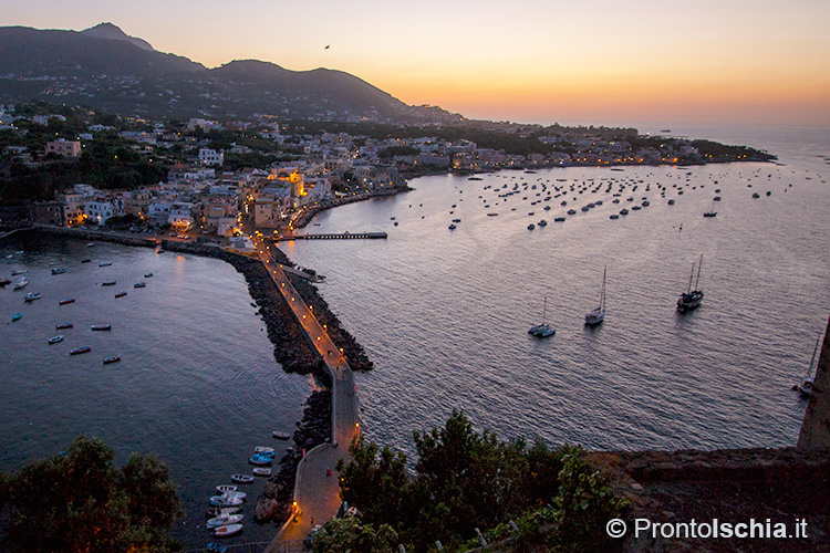 Ischia al tramonto, i più belli dell'isola 10